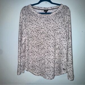 Tahari women’s Leopard Print‎ Long Sleeve soft medium Top